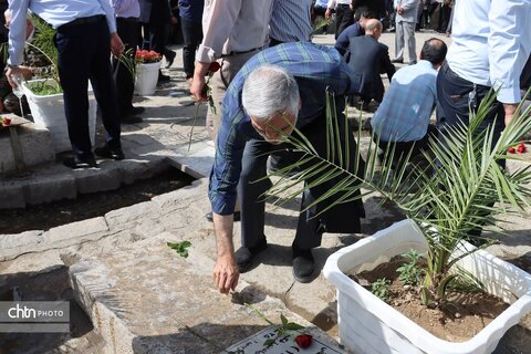 به مناسبت سوم خرداد  غبار روبی وعطر افشانی شهدای گمنام جبل النور ومراسم بزرگداشت آزاد سازی خرمشهر توسط کارکنان میراث فرهنگی خراسان رضوی