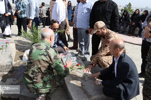 به مناسبت سوم خرداد  غبار روبی وعطر افشانی شهدای گمنام جبل النور ومراسم بزرگداشت آزاد سازی خرمشهر توسط کارکنان میراث فرهنگی خراسان رضوی