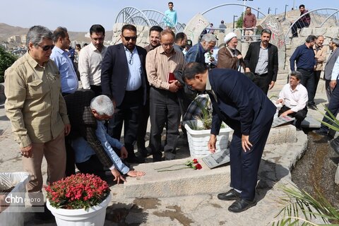 به مناسبت سوم خرداد  غبار روبی وعطر افشانی شهدای گمنام جبل النور ومراسم بزرگداشت آزاد سازی خرمشهر توسط کارکنان میراث فرهنگی خراسان رضوی