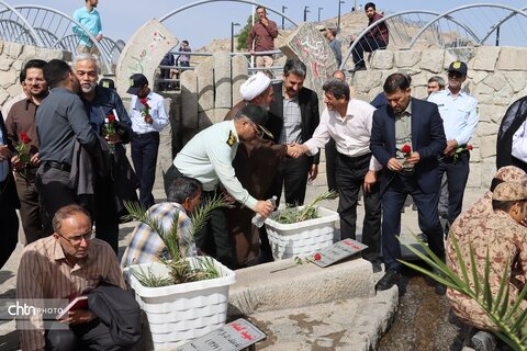 به مناسبت سوم خرداد  غبار روبی وعطر افشانی شهدای گمنام جبل النور ومراسم بزرگداشت آزاد سازی خرمشهر توسط کارکنان میراث فرهنگی خراسان رضوی
