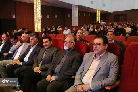 آیین اختتامیه و تجلیل از برگزیدگان نخستین جشنواره ملی مد و لباس زاگرس
