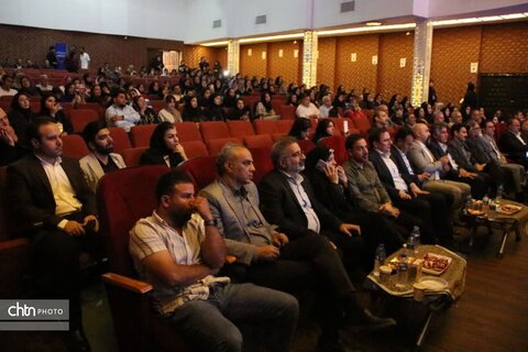 آیین اختتامیه و تجلیل از برگزیدگان نخستین جشنواره ملی مد و لباس زاگرس