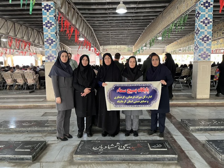 غبارروبی و عطرافشانی مزار شهدای کرمانشاه در سالروز آزادسازی خرمشهر