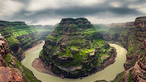مستند «سرزمین آب و سنگ» رونمایی می شود