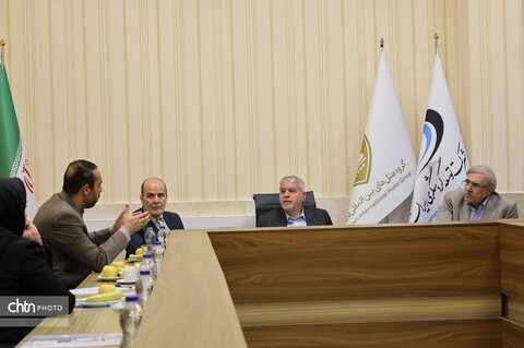 حضور وزیر میراث فرهنگی در شرکت توسعه گردشگری ایران