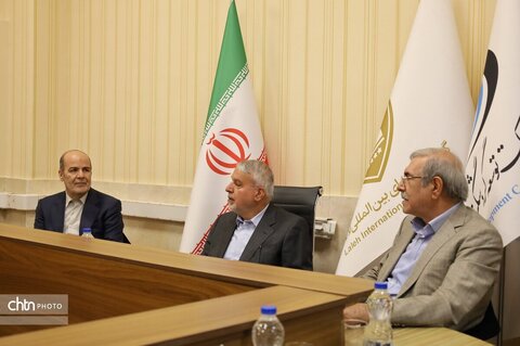 حضور وزیر میراث فرهنگی در شرکت توسعه گردشگری ایران