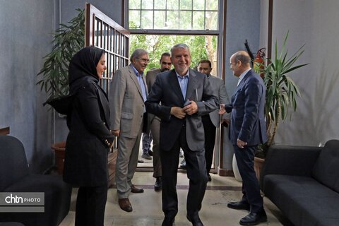 حضور وزیر میراث فرهنگی در شرکت توسعه گردشگری ایران