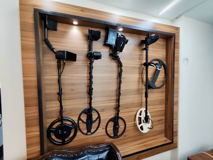 کشف و انهدام کارگاه تولید و فروش دستگاه‌های غیر مجاز فلزیاب در فردیس