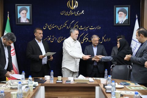 آیین تقدیر از ایثارگران اداره‌کل میراث‌فرهنگی، گردشگری و صنایع دستی خوزستان