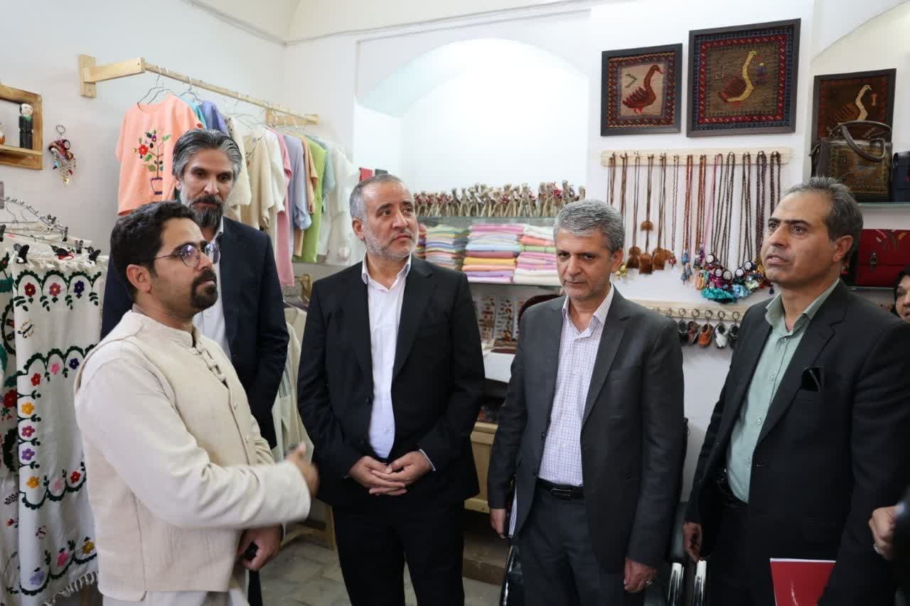 بازدید استاندار خراسان جنوبی از موزه لباس‌ها و منسوجات سنتی/ نوید حمایت بیشتر از میراث‌فرهنگی استان