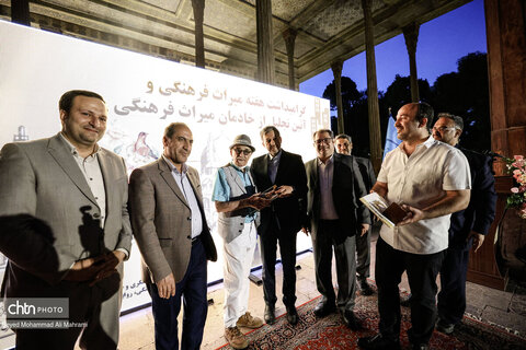 مراسم گرامیداشت خادمان میراث فرهنگی در اصفهان
