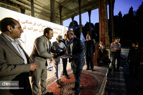 مراسم گرامیداشت خادمان میراث فرهنگی در اصفهان
