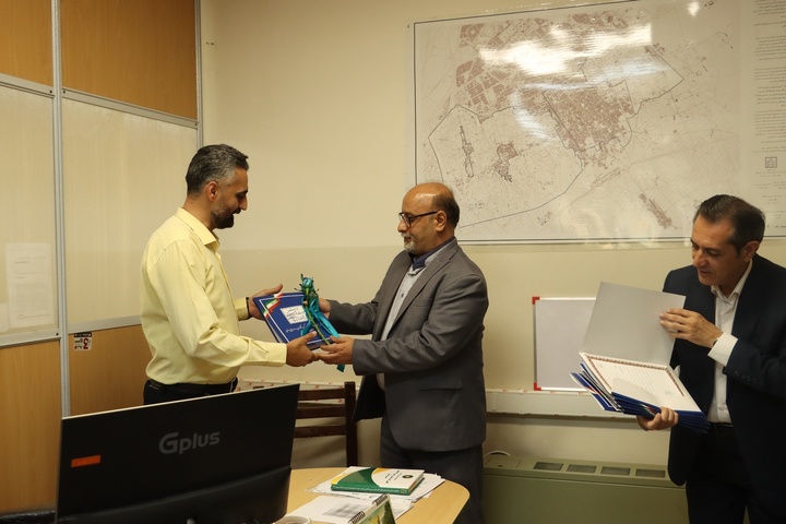 تجلیل همکاران اداره کل