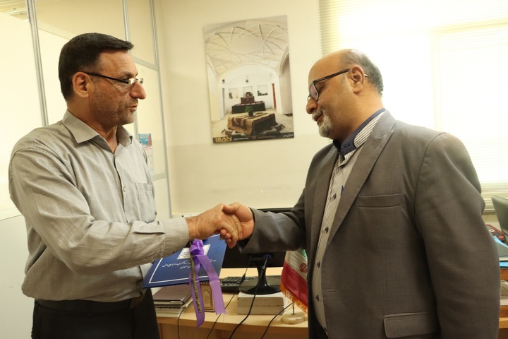 تجلیل همکاران اداره کل