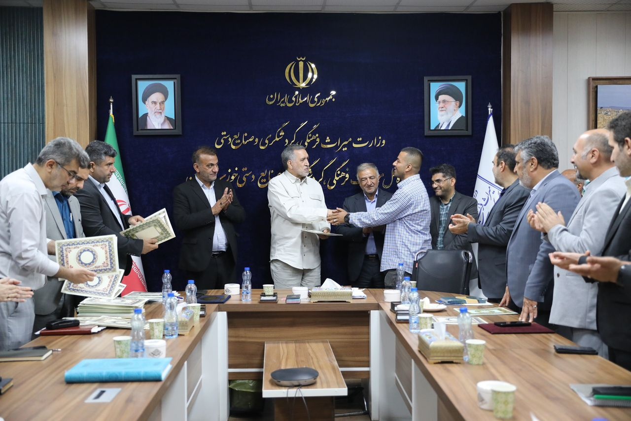 تجلیل از ایثارگران ادارهکل میراثفرهنگی، گردشگری و صنایعدستی خوزستان