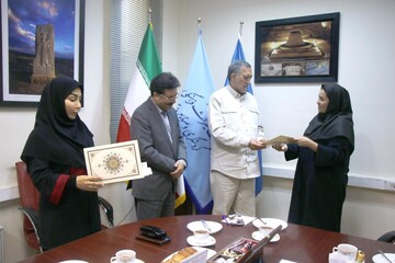 ایثارگران، پشتوانه‌های زنده هویت ملی‌اند