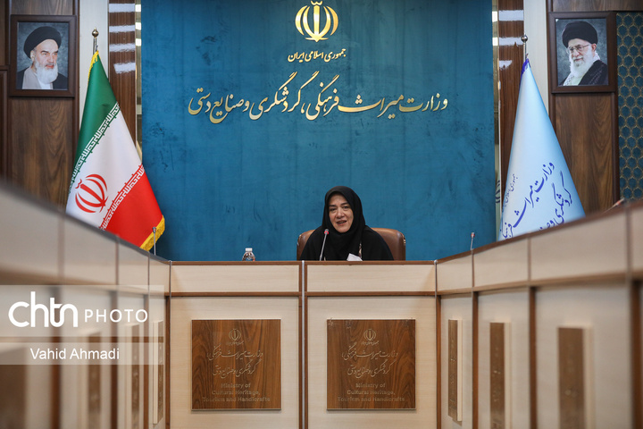 نشست کارگروه تدوین استاندارد آموزشی رشته صنایع دستی و هنر های سنتی