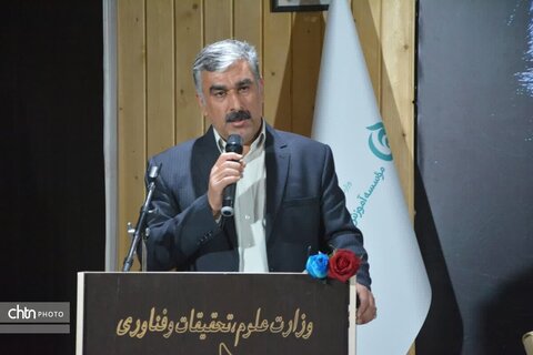 مراسم امضای کتاب ایران و آندلس سازه های آبی و باغ‌های بهشتی ایران باستان در یزد