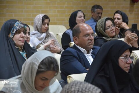 مراسم امضای کتاب ایران و آندلس سازه های آبی و باغ‌های بهشتی ایران باستان در یزد