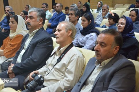 مراسم امضای کتاب ایران و آندلس سازه های آبی و باغ‌های بهشتی ایران باستان در یزد