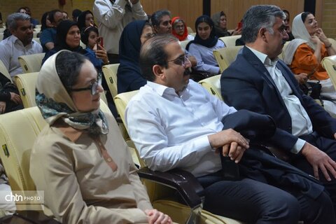 مراسم امضای کتاب ایران و آندلس سازه های آبی و باغ‌های بهشتی ایران باستان در یزد