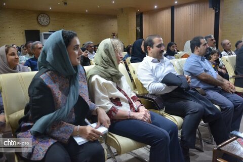 مراسم امضای کتاب ایران و آندلس سازه های آبی و باغ‌های بهشتی ایران باستان در یزد