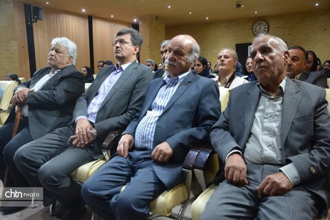 مراسم امضای کتاب ایران و آندلس سازه های آبی و باغ‌های بهشتی ایران باستان در یزد