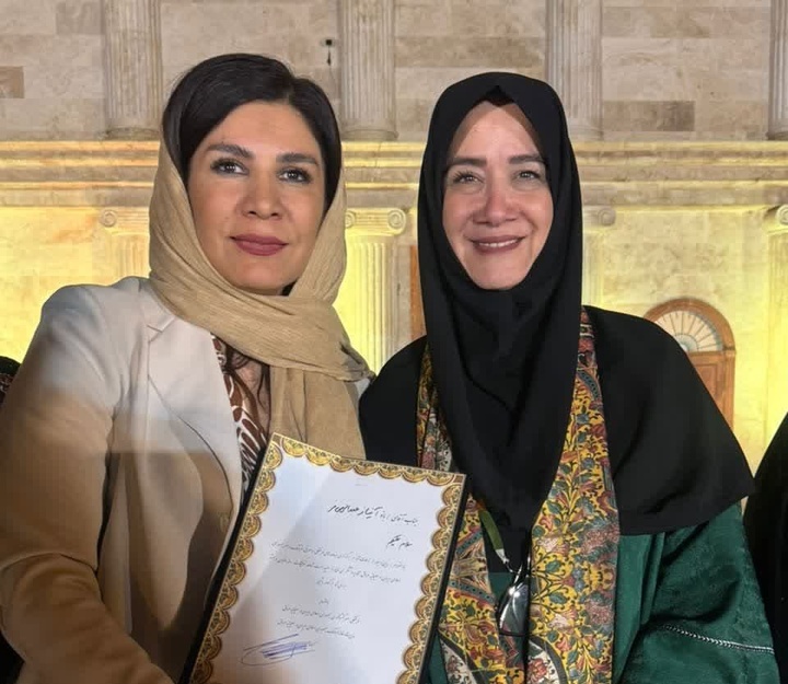 کسب رتبه غرفه برتر توسط هنرمند آذربایجان غربی در نمایشگاه صنایع‌دستی سلیمانیه عراق 