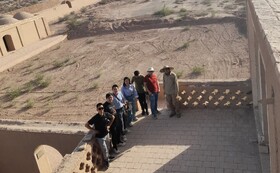بازدید گردشگران چینی از روستای شفیع‌آباد شهداد