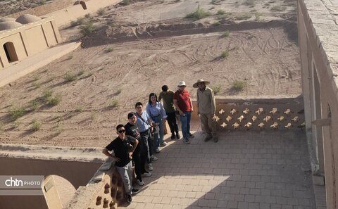 بازدید گردشگران چینی از روستای شفیع‌آباد شهداد