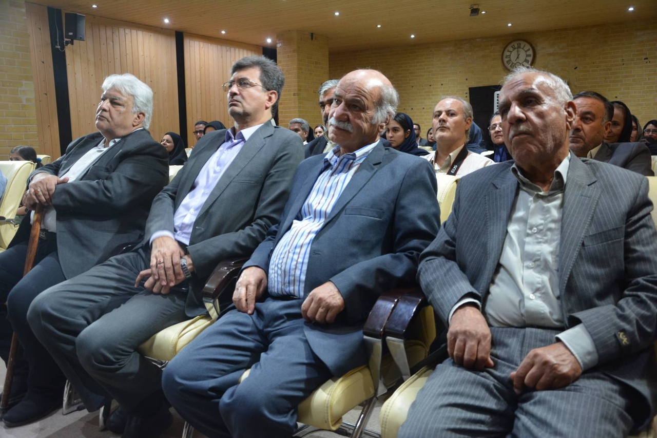 رونمایی از کتاب ایران و اندلوس در یزد رونمایی از کتاب ایران و اندلوس در یزد