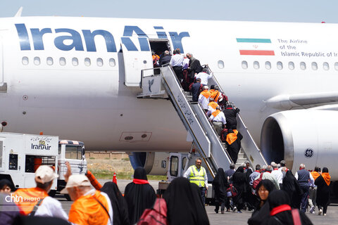 بدرقه زائران حج تمتع توسط نایب رئیس مجلس از فرودگاه همدان