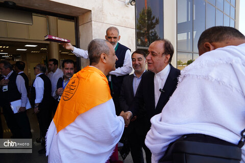 بدرقه زائران حج تمتع توسط نایب رئیس مجلس از فرودگاه همدان