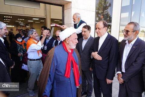 بدرقه زائران حج تمتع توسط نایب رئیس مجلس از فرودگاه همدان