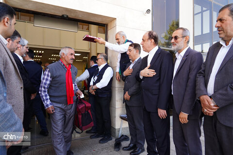 بدرقه زائران حج تمتع توسط نایب رئیس مجلس از فرودگاه همدان