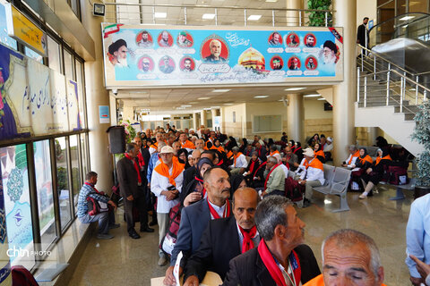 بدرقه زائران حج تمتع توسط نایب رئیس مجلس از فرودگاه همدان