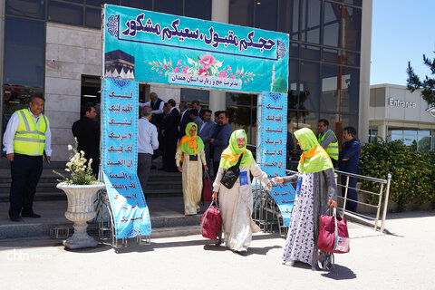 بدرقه زائران حج تمتع توسط نایب رئیس مجلس از فرودگاه همدان