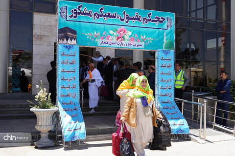 بدرقه زائران حج تمتع توسط نایب رئیس مجلس از فرودگاه همدان