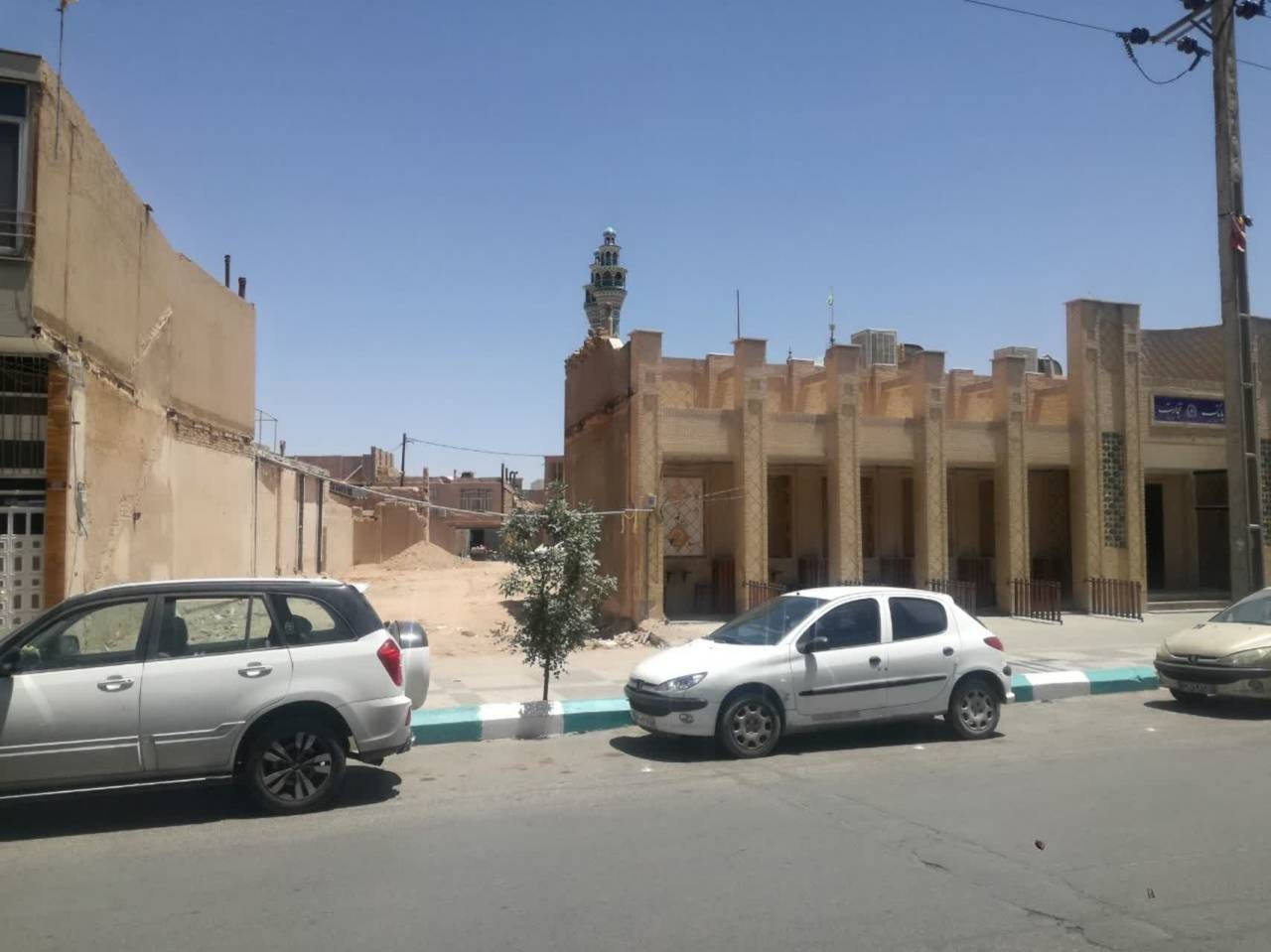 پلاک تخریب‌ شده در نزدیکی امامزاده جعفر یزد، بنای تاریخی نبوده است