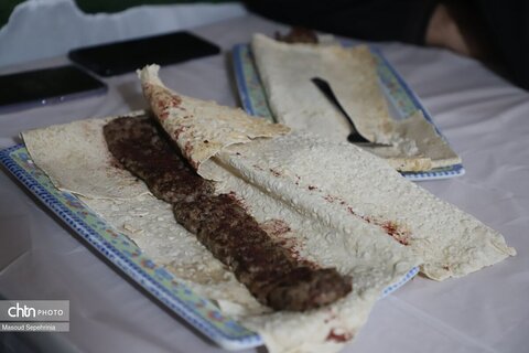 کباب بناب (به ترکی آذربایجانی: بیناب کبابی ) در آذربایجان شرقی