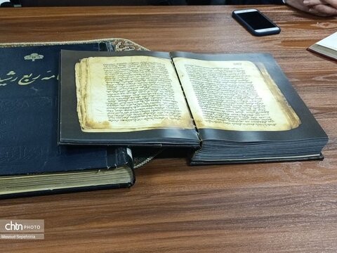انجیل «هزار ساله» در کتابخانه مرکزی تبریز