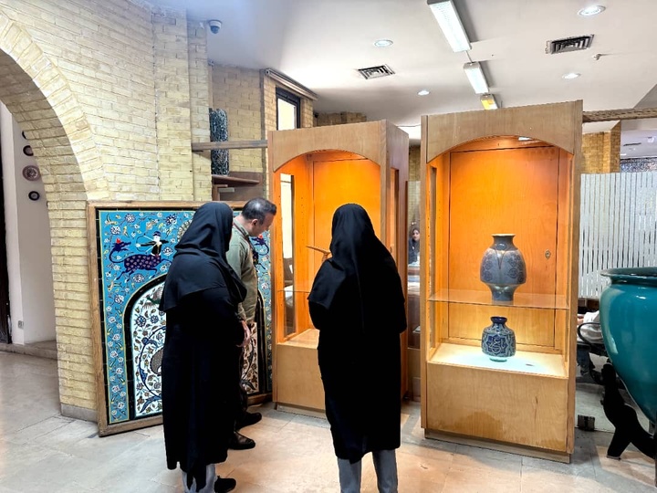 نمایش آثار هنرمندان هنرهای سنتی در وزارت‌ میراث‌فرهنگی، گردشگری و صنایع‌دستی