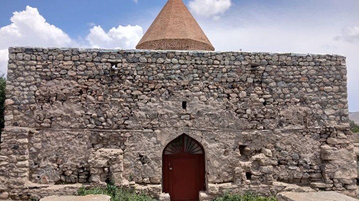 نصب درب‌های کلیسای مهلذان خوی