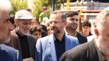 صنایع‌دستی باید در مراسم‌های رسمی به عنوان هدیه‌ای ماندگار ارائه شود/ هنرهای سنتی، عاملی مهم برای جذب گردشگران داخلی و خارجی