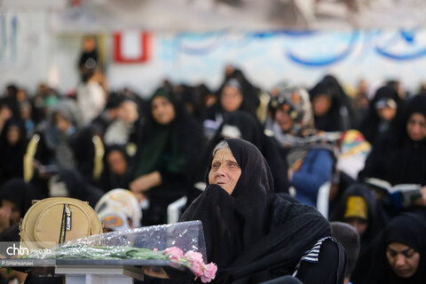 مراسم دعای عرفه در گلستان شهدا، اصفهان