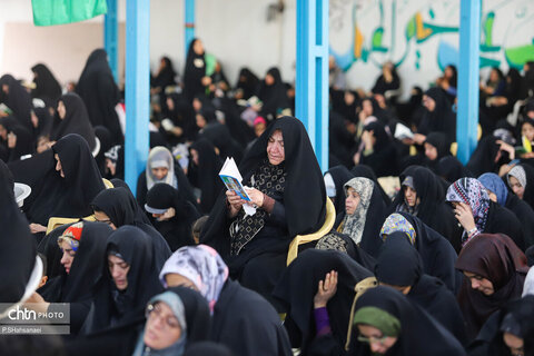مراسم دعای عرفه در گلستان شهدا، اصفهان
