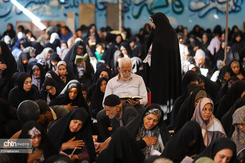 مراسم دعای عرفه در گلستان شهدا، اصفهان