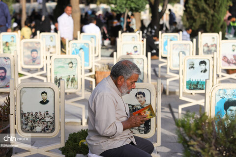 مراسم دعای عرفه در گلستان شهدا، اصفهان