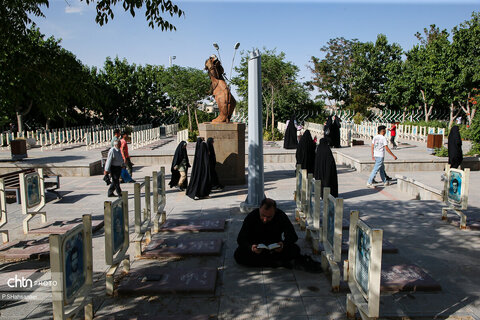 مراسم دعای عرفه در گلستان شهدا، اصفهان