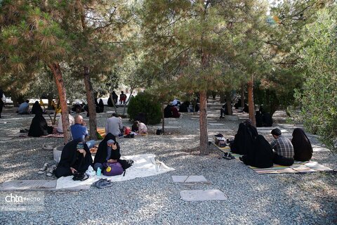 مراسم دعای عرفه در گلستان شهدا، اصفهان